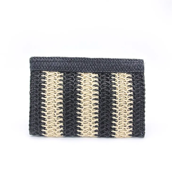 Borsa nera piccola all'uncinetto