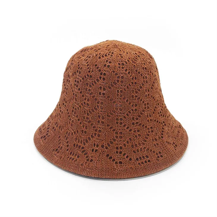 Cappelli in poliestere rosso mattone