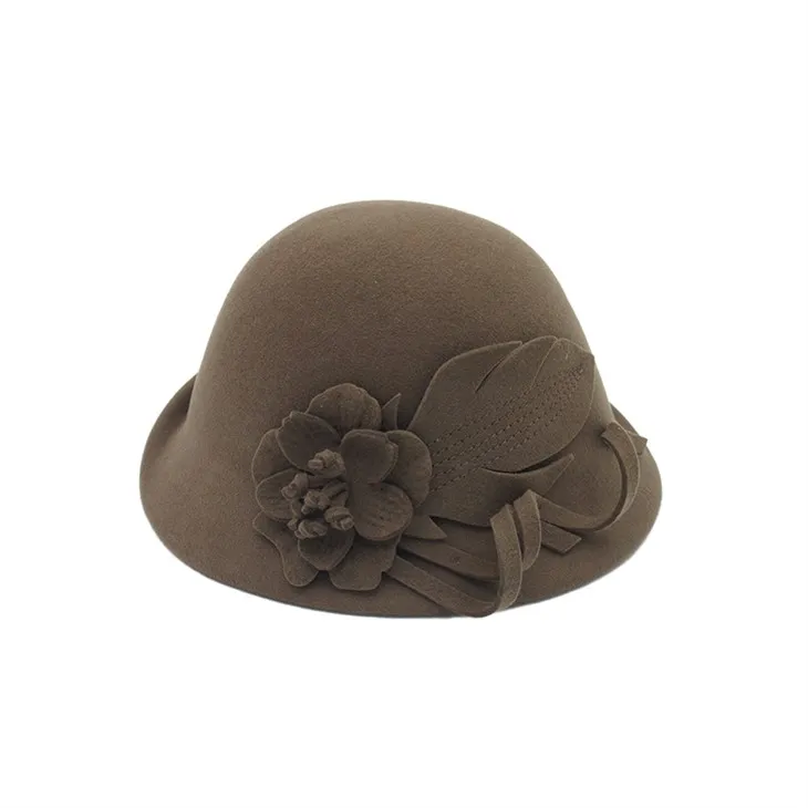 Cappelli floreali marroni