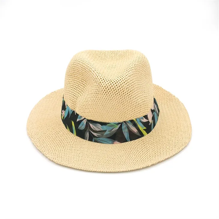 Cappelli di carta all'uncinetto