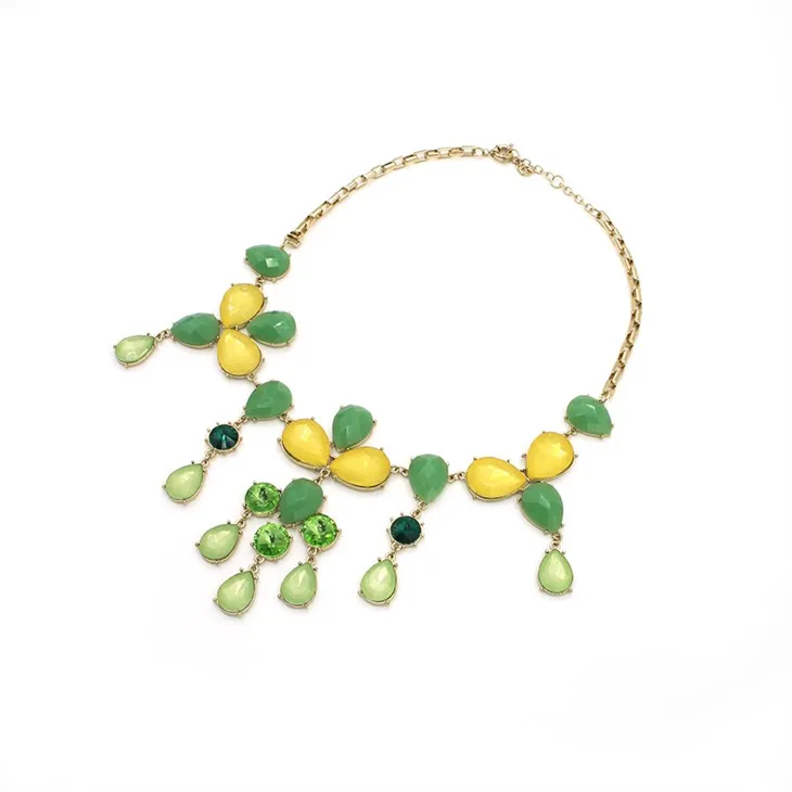 Collana con ciondolo a goccia