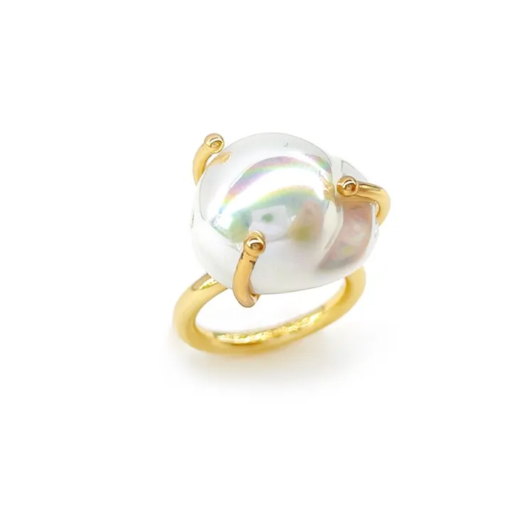 Anello con perla a forma di cuore in oro
