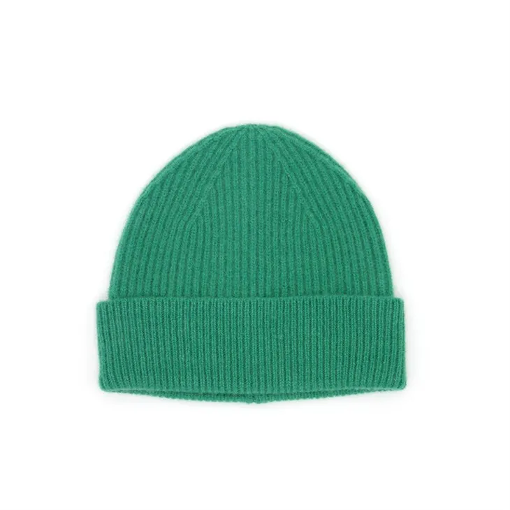 Cappelli in maglia di lana verde