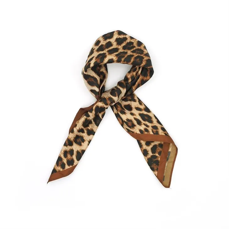 Bandana leopardata S040