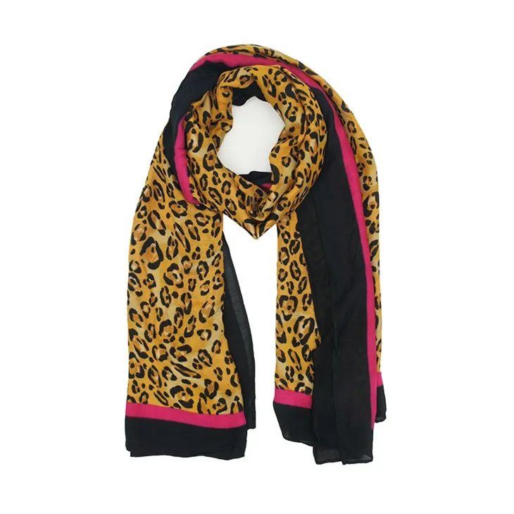 Sciarpe in rayon leopardate