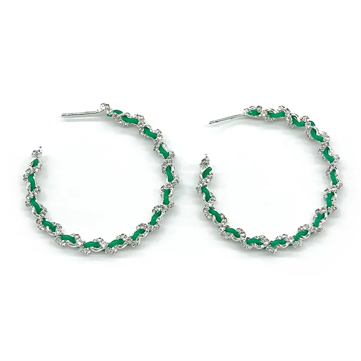 Orecchino con texture di pietra preziosa verde