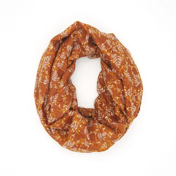 Sciarpe floreali rosse per le donne